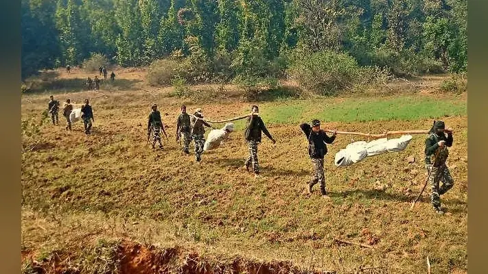 पश्चिमी सिंहभूम में सामूहिक नरसंहार : सात युवकों को ग्रामीणों ने पकड़ा, पीट कर किया अधमरा, घसीट कर जंगल में सिर धड़ से अलग कर दिया