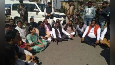 पश्चिमी सिंहभूम में सात ग्रामीणों की हत्या के बाद गांव का दौरा करने जा रहे भाजपा नेताओं को पुलिस ने रोका, बाद में दी अनुमति