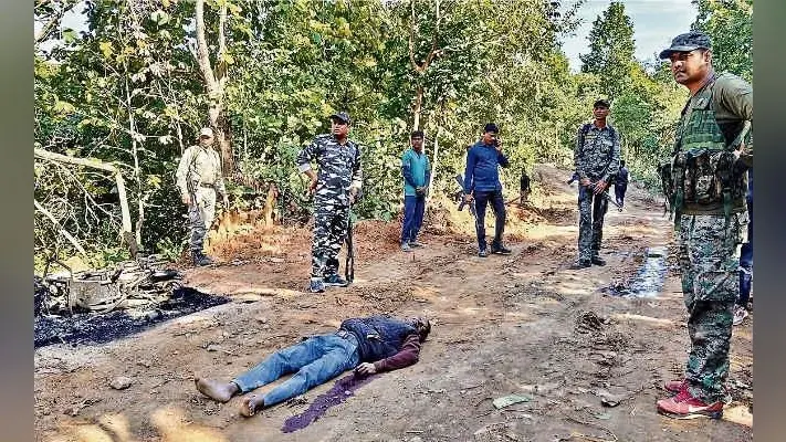 ललपनिया : नक्सलियों ने वाहन फूंके, मुंशी की हत्या की