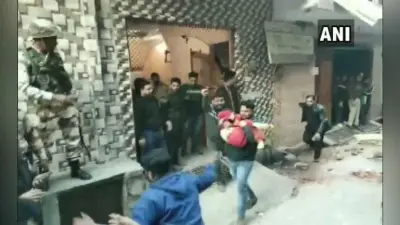 दिल्ली के भजनपुरा में भीषण हादसा, कोचिंग सेंटर की बील्डिंग गिरी, 4 छात्र समेत पांच की मौत
