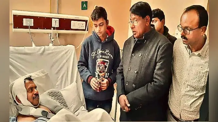 घायलों से मिले मंत्री, बेहतर इलाज का निर्देश