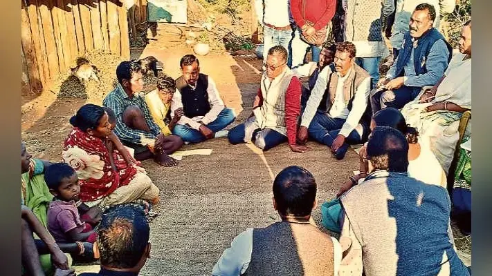सामूहिक हत्याकांड : कांग्रेस दल ने बुरूगुलीकेरा पहुंच कर प्रभावित लोगों का जाना हाल, न्याय दिलाने का दिया भरोसा