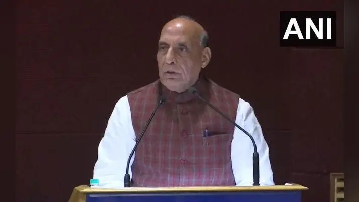 रक्षा मंत्री ने पाकिस्तान पर साधा निशाना, कहा- आतंकी समूहों पर ऐसी कार्रवाई करे, जो सबको नजर आये
