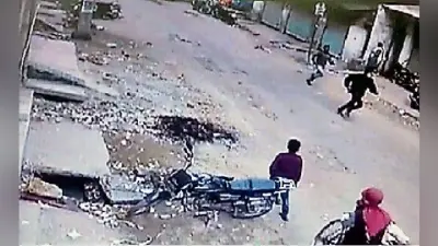व्यवसायी को दिनदहाड़े लूटा, फायरिंग की, दो गिरफ्तार