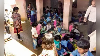 बिहटा : एक कमरे में पढ़ते हैं 145 बच्चे, बारिश में हो जाती है छुट्टी