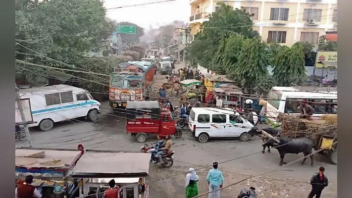पश्चिमी चंपारण : जाम में फंसे मरीज की मौत युवाओं ने प्रसूता को बचाया