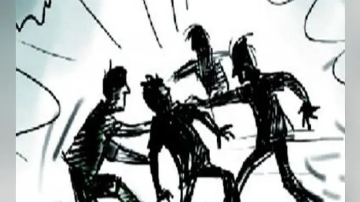 छात्रों के दो गुटों में झड़प, पांच घायल