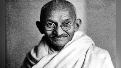 शहीद दिवस : राष्ट्रपिता महात्मा गांधी से दूर होती हमारी राजनीति
