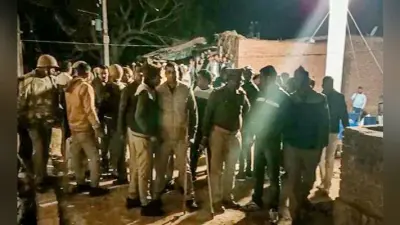 यूपी बंधक संकट: सभी बच्चों को बचाया गया सुरक्षित, बंधक बनाने वाले शख्स की पत्नी की पिटाई, हुई मौत