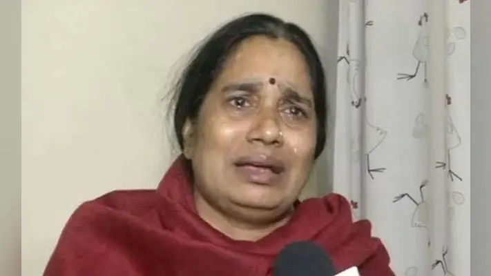 Nirbhaya Case: ‘भगवान भी कहे तो भी दोषियों को माफ नहीं करूंगी’, न्याय के लिए वर्षों लड़ती रही मां, कई बार रोई और…