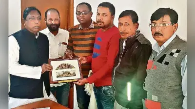 रांची : मंत्री आलमगीर से मिला मुखिया संघ, आठ सूत्री मांग पत्र सौंपा