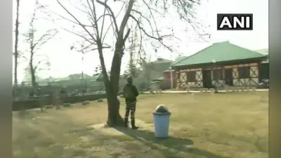 जम्मू-कश्मीर: आतंकवादियों ने सीआरपीएफ जवानों पर किया ग्रेनेड से हमला, सुरक्षाबलों ने इलाके को घेरा