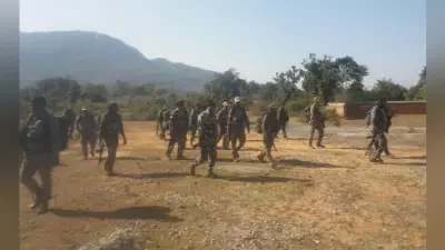 झुमरा में पुलिस और नक्सलियों के बीच मुठभेड़, एक सौ राउंड फायरिंग