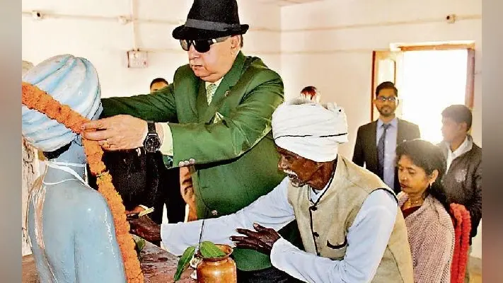 हाइकोर्ट के जस्टिस डॉ एसएन पाठक ने कहा- अगर पत्थलगड़ी का मतलब, हम भारत का संविधान नहीं मानेंगे है, तो यह देशद्रोह