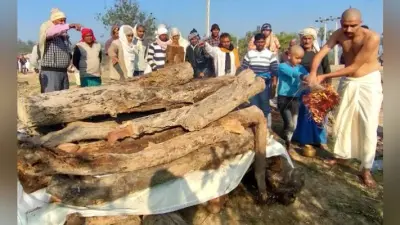 नौ वर्षीय पुत्र ने दी पिता को मुखाग्नि, AK 47 की गोली चलने से हुई थी कॉन्स्टेबल पवन की मौत