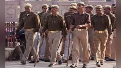 अपराधियों की तलाश में कभी दूधवाला तो कभी हॉकर बन रही पुलिस