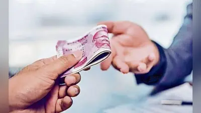 पुरुषों की तुलना में कम रिश्वत लेती हैं महिलाएं, घूस लेने वालों में राजस्व और इंजीनियरिंग सेवा के पदाधिकारियों की संख्या तीस फीसदी