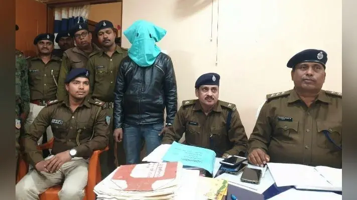 कोडरमा : वाहन चोर गिरोह का पर्दाफाश, एक गिरफ्तार, टेंपो चोरी कर भाग रहे आरोपी से हुआ खुलासा