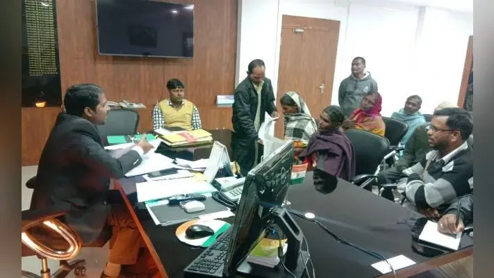 जनता दरबार : किसी ने शिक्षा के लिए तो किसी ने मुआवजा राशि देने की मांग की