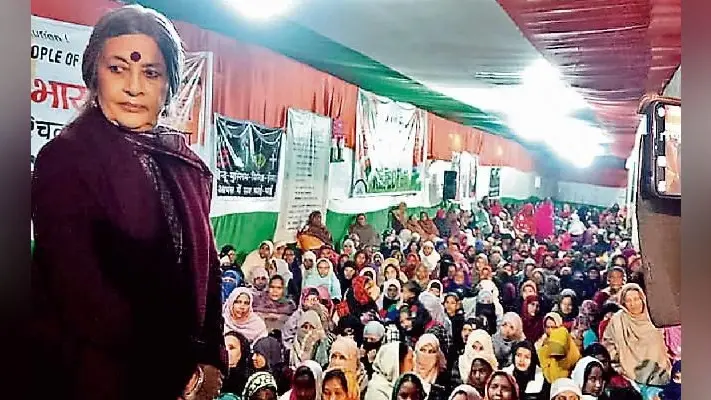 कडरू हज हाउस में सीएए के खिलाफ धरना जारी, माकपा ब्यूरो सदस्य वृंदा करात ने कहा- हम देखेंगे, तुम्हारी सरकार गिरते देखेंगे