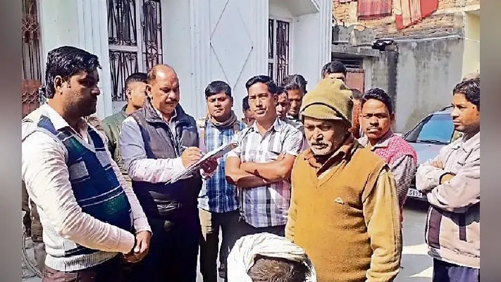 पूर्व मुखिया और पैक्स अध्यक्ष के घर में निगरानी ने मारा छापा