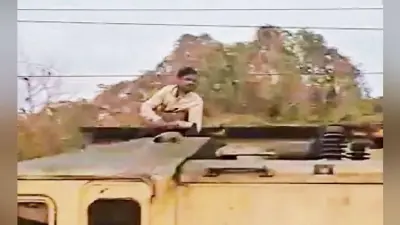…..जब टिकटॉक वीडियो बनाने के लिए ट्रेन के इंजन पर चढ़ा सनकी युवक
