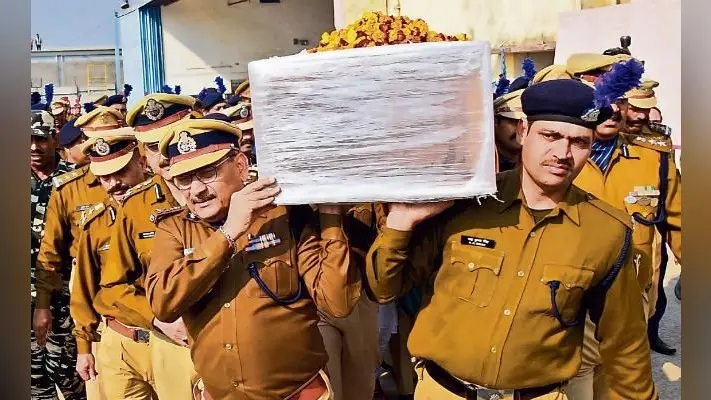 शहीद रमेश पंचतत्व में विलीन, पिता ने दी मुखाग्नि