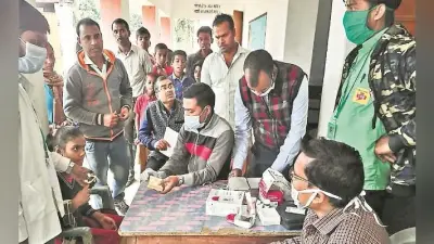 साहिबगंज : स्कूली शिक्षा एवं साक्षरता विभाग ने तीन दिन पहले बांटा स्कूली बैग, बेहोश हुए विद्यार्थी