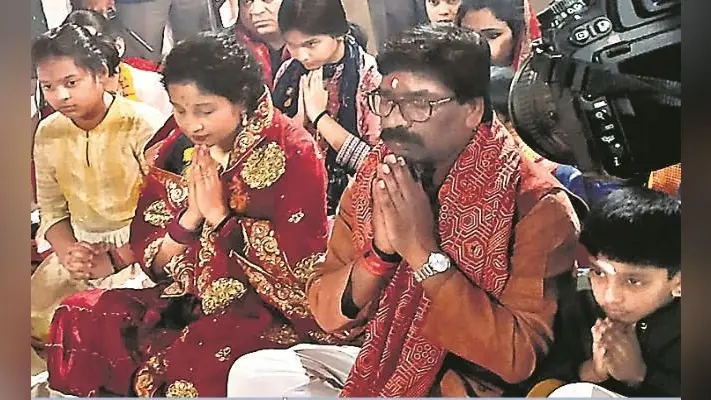 सीएम हेमंत सोरेन ने विंध्याचल में की पूजा