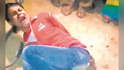 नवादा : चोरी का आरोप लगाकर भीड़ ने युवक को पीटकर किया अधमरा