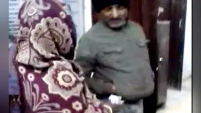 एंबुलेन्स ड्राइवर ने प्रसूता को घर से अस्पताल पहुंचाने के लिए 250 रुपये लिये, वीडियो वायरल