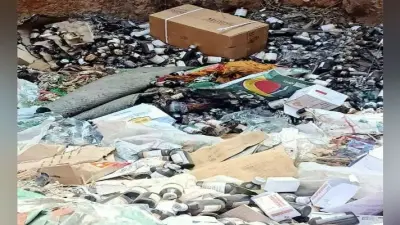 सतगावां में स्वास्थ्य केद्र के बाहर कूड़े के ढेर में मिली भारी मात्रा में सरकारी दवाइयां, जांच के आदेश