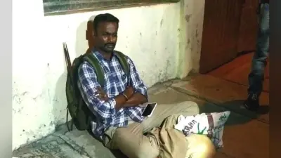 OMG : पुलिस के उस समय फूले हाथ-पांव, जब तलाकशुदा पत्नी के घर के सामने धरने पर बैठे IPS ऑफिसर