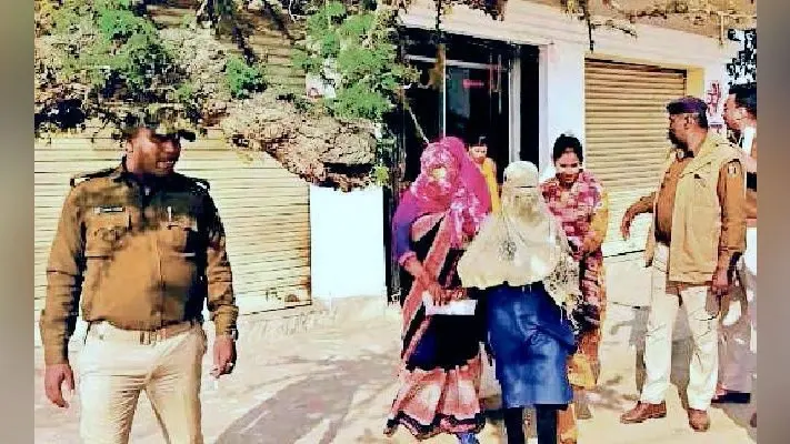 छापेमारी में बड़े सेक्स रैकेट का खुलासा, पांच महिलाओं समेत छह हिरासत में