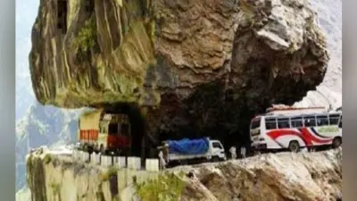 बच्चे का अंतिम संस्कार करने जा रहे थे परिवार के लोग, हुआ भयानक सड़क हादसा, गयी पांच की जान