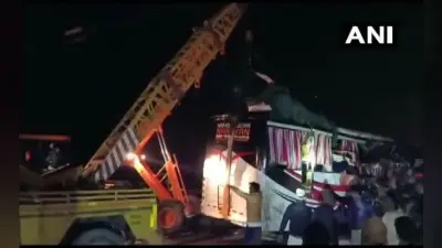 आगरा-लखनऊ एक्सप्रेस वे पर बड़ा हादसा, दिल्ली से बिहार जा रही बस ट्रक में घुसी, 14 की मौत, 31 घायल