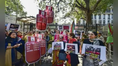 LPG कीमत में इजाफे के खिलाफ महिला कांग्रेस ने किया प्रदर्शन, मंत्री को सौंपा ज्ञापन