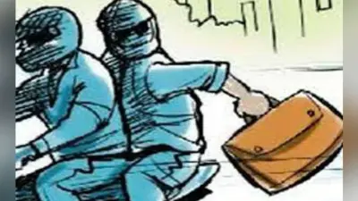 बंधन बैंक कर्मी से 49 हजार की लूट