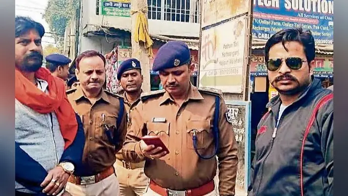 हाजीपुर में हिंदूपुत्र संगठन के राष्ट्रीय संरक्षक पर बम से हमला, बाल-बाल बचे