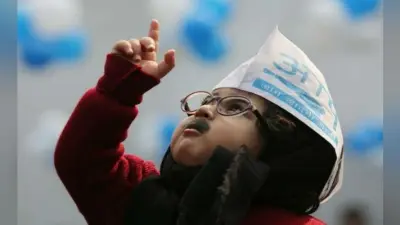 अरविंद केजरीवाल के शपथग्रहण में शामिल होगा ‘बेबी मफलरमैन’, पार्टी ने ट्वीट किया-Suit up Junior!