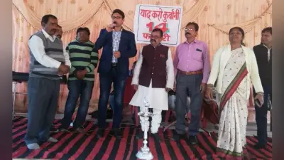 लातेहार : पुलवामा के शहीदों को दी गयी गीतों की श्रद्धांजलि