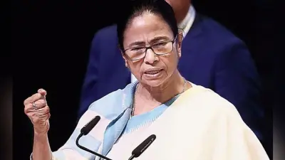 कांग्रेस और सीपीएम ने भाजपा के सामने हथियार डाले : ममता