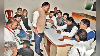 ग्रामीण विकास मंत्री आलमगीर आलम का लगा दरबार, फरियादी कम, दरबारी ज्यादा