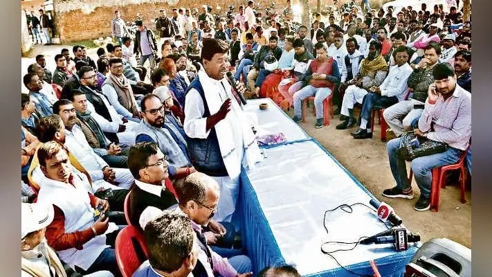 बाबूलाल से नाराज नेताओं ने की बैठक, बंधु-प्रदीप भी बैठे, जेवीएम पर ठोका दावा, कांग्रेस में विलय का किया एलान