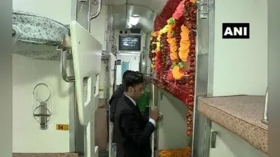 Kashi Mahakal Express Seat Reserve: भगवान शिव के लिए एक सीट रिजर्व, मंदिर की तरह सजाया गया