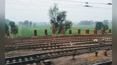 ट्रैक पार कर रहा था युवक, पटरी में फंसी बाइक और सामने से आ गयी ट्रेन…