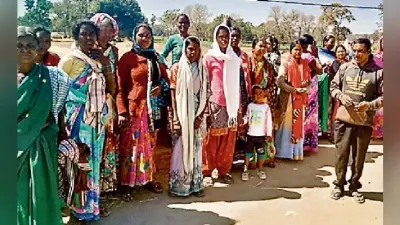 अंधविश्वास या परंपरा : बेटे की सलामती के लिए गांव-गांव भीख मांग रही महिलाएं
