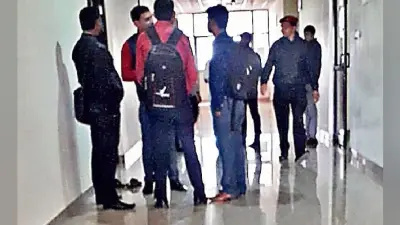 रिम्स में मुनाफे का खेल : मरीजों को सीधे एमआर बेच रहे दवा 25% तक ज्यादा वसूल रहे हैं कीमत