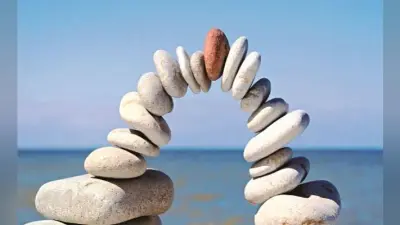जो संतुलित रूप से प्यार करे वही गुरु