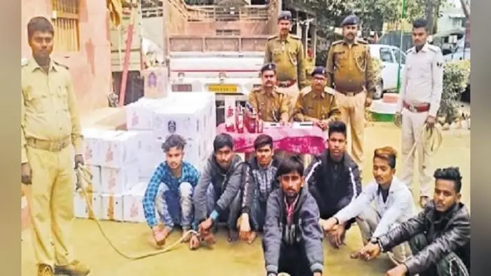 1928 बोतल शराब के साथ सात तस्कर गिरफ्तार